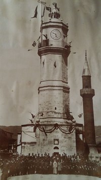 TOKAT Saat Kulesi Açılış Töreni 1902 Tokat İlk yapıldığında 3 kat olup 1915 yılında 1 kat ilave ile bugünkü halini almıştır.