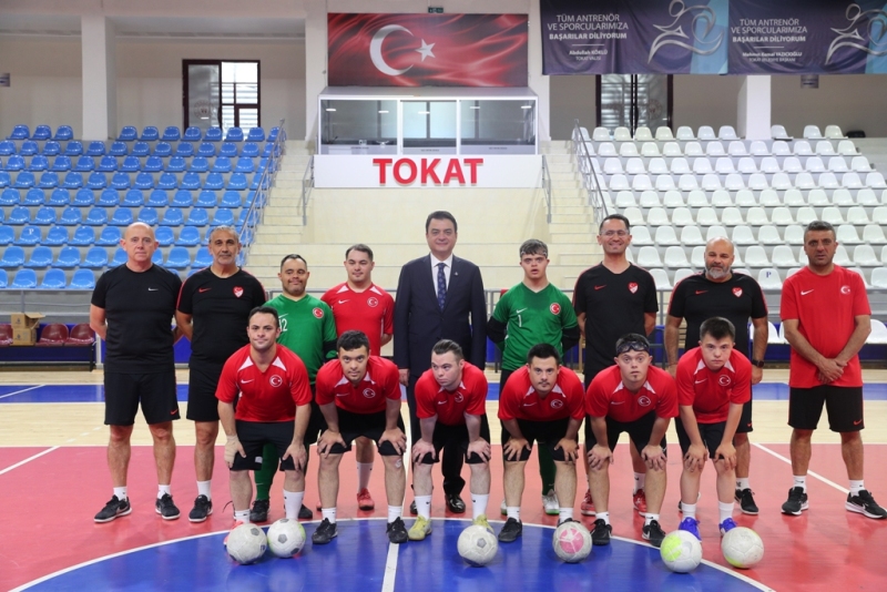 Vali Abdullah Köklü’den Down Sendromlular Futsal Milli Takımı’na Ziyaret