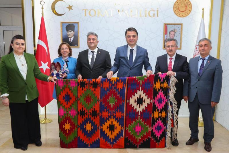 Kızık Kilimi  ve Aynalı Çarığın Tescil Belgesi Teslim Edildi